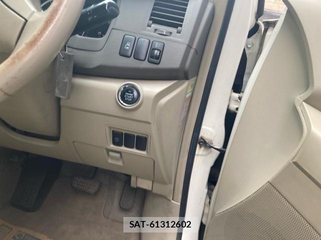 Toyota ISIS 2009-10 7358183-13