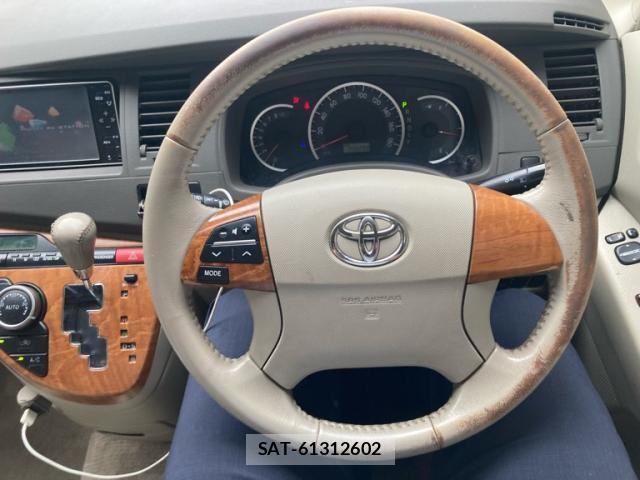 Toyota ISIS 2009-10 7358183-14