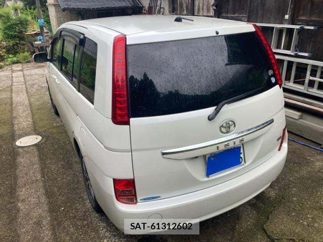 Toyota ISIS 2009-10 7358183-1