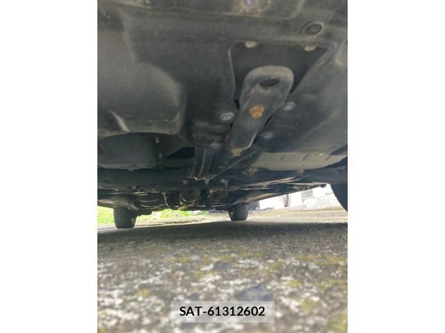 Toyota ISIS 2009-10 7358183-4