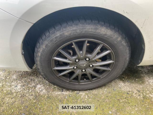 Toyota ISIS 2009-10 7358183-6