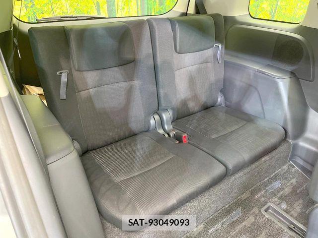 Toyota ISIS 2011-12 7392449-9
