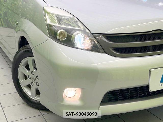 Toyota ISIS 2011-12 7392449-12