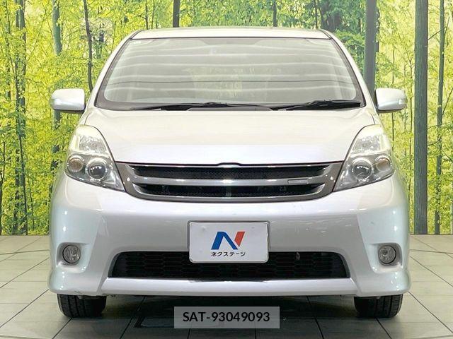 Toyota ISIS 2011-12 7392449-14