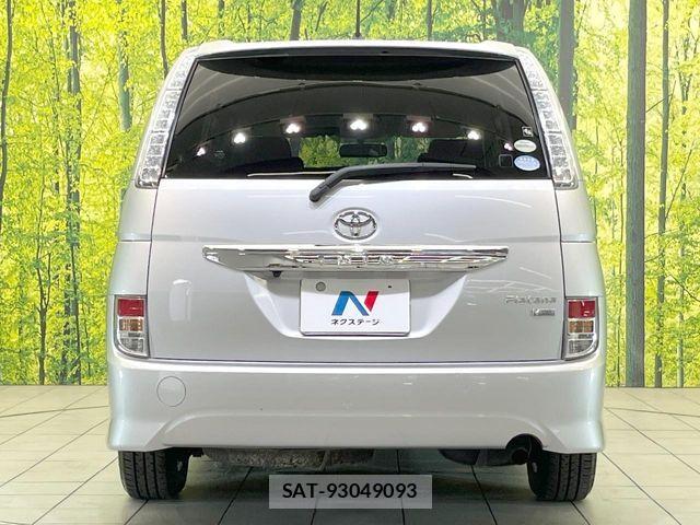 Toyota ISIS 2011-12 7392449-15