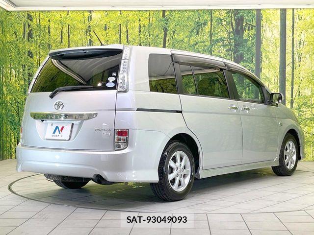 Toyota ISIS 2011-12 7392449-16