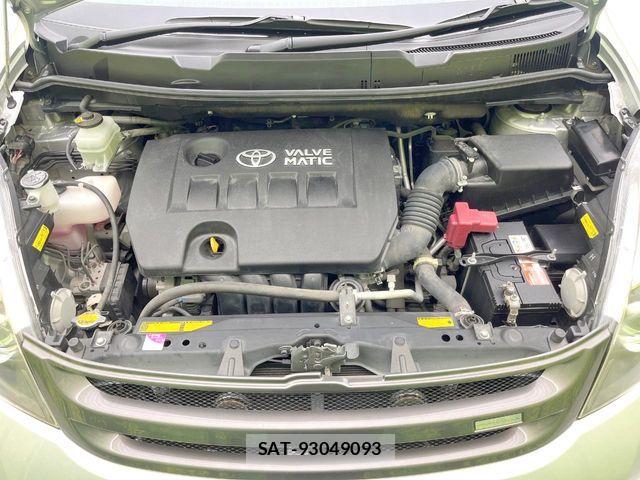 Toyota ISIS 2011-12 7392449-17