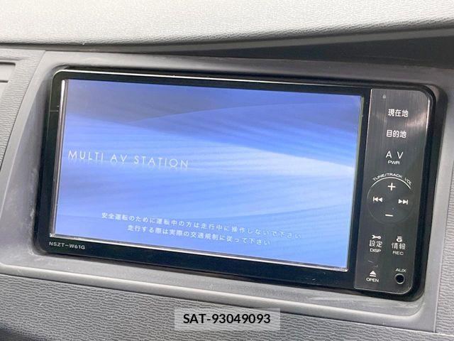 Toyota ISIS 2011-12 7392449-3