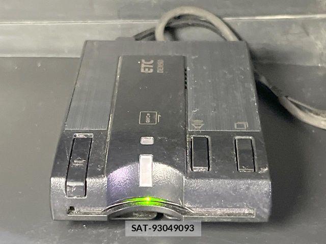 Toyota ISIS 2011-12 7392449-5
