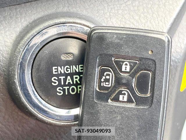 Toyota ISIS 2011-12 7392449-6