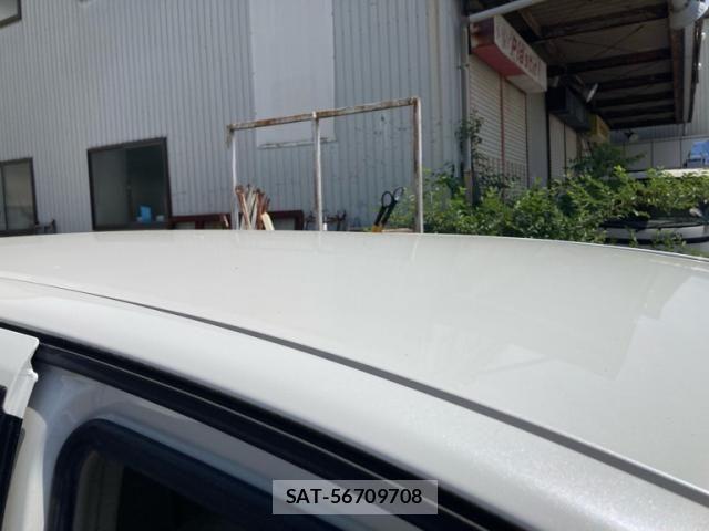 Toyota ISIS 2009-10 7392446-10