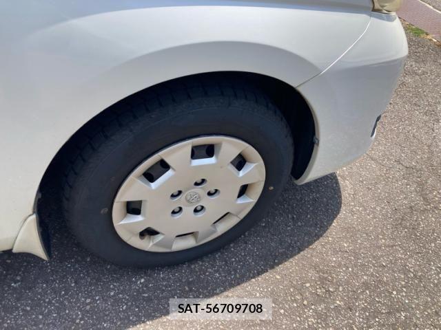 Toyota ISIS 2009-10 7392446-11
