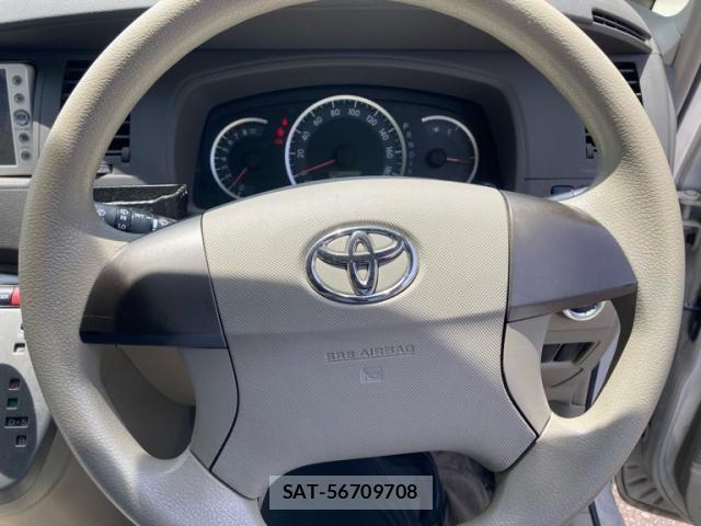 Toyota ISIS 2009-10 7392446-18