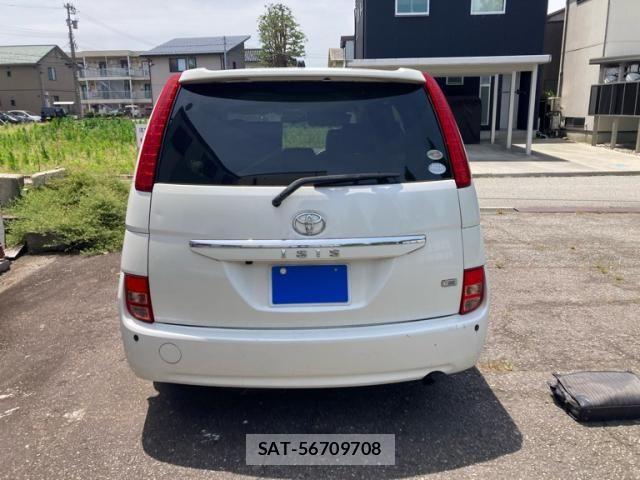 Toyota ISIS 2009-10 7392446-1