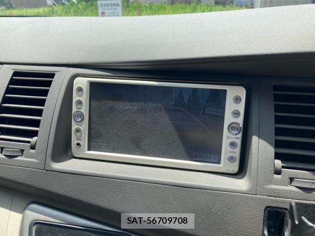 Toyota ISIS 2009-10 7392446-21