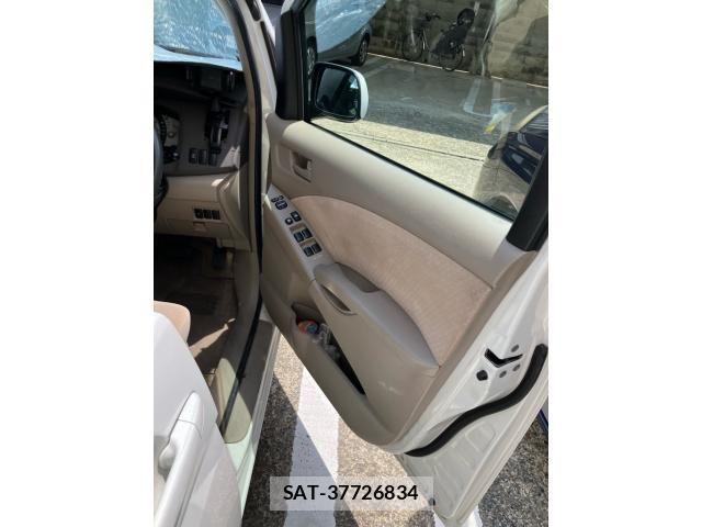 Toyota ISIS 2005-09 7454984-11