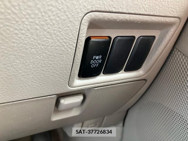 Toyota ISIS 2005-09 7454984-15