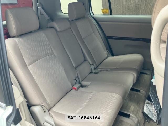 Toyota ISIS 2007-02 7454988-11