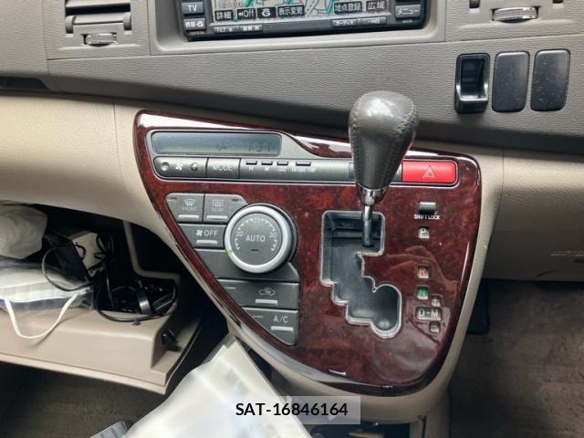 Toyota ISIS 2007-02 7454988-20