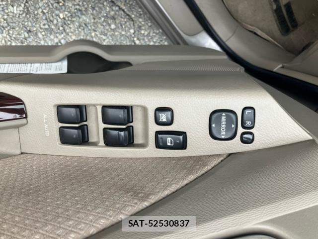 Toyota ISIS 2006-07 7500992-7