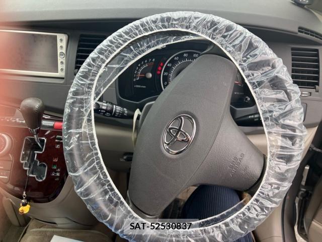 Toyota ISIS 2006-07 7500992-9