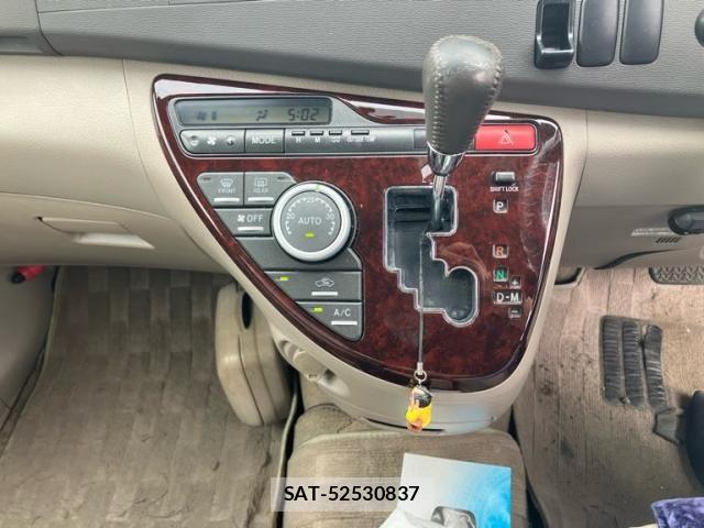 Toyota ISIS 2006-07 7500992-13
