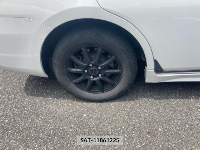 Toyota ISIS 2013-10 7500990-8