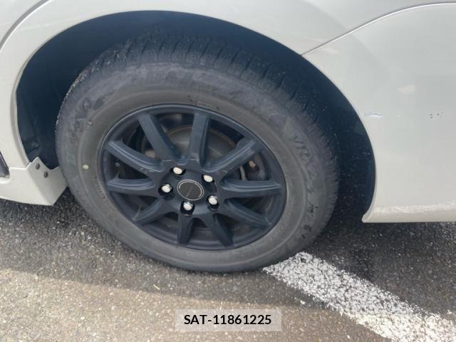 Toyota ISIS 2013-10 7500990-9