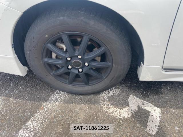 Toyota ISIS 2013-10 7500990-10