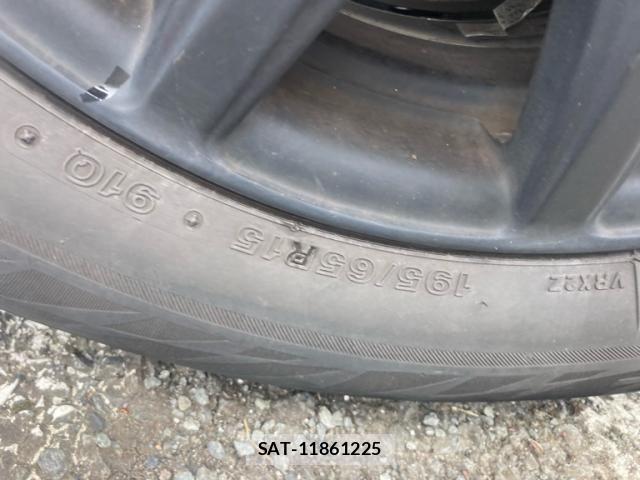 Toyota ISIS 2013-10 7500990-11