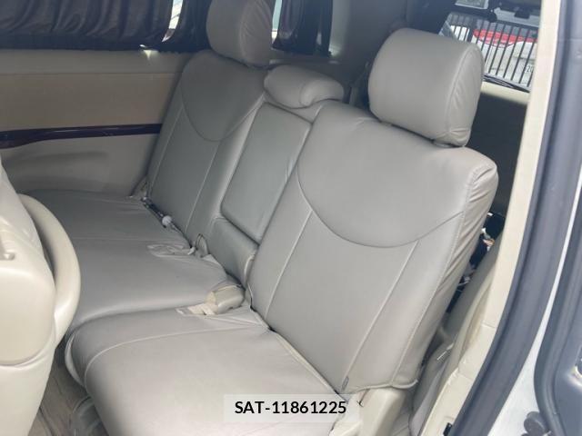 Toyota ISIS 2013-10 7500990-12