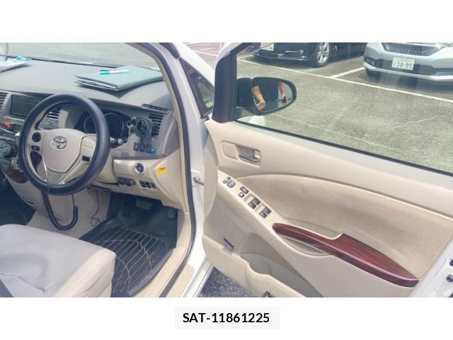 Toyota ISIS 2013-10 7500990-14