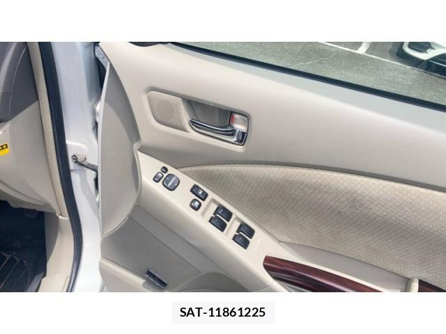 Toyota ISIS 2013-10 7500990-15