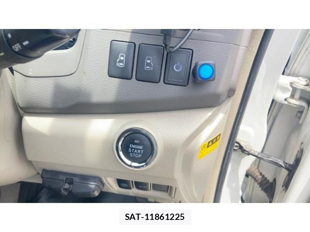 Toyota ISIS 2013-10 7500990-16