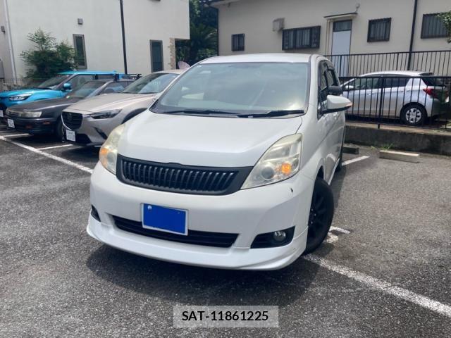 Toyota ISIS 2013-10 7500990-1