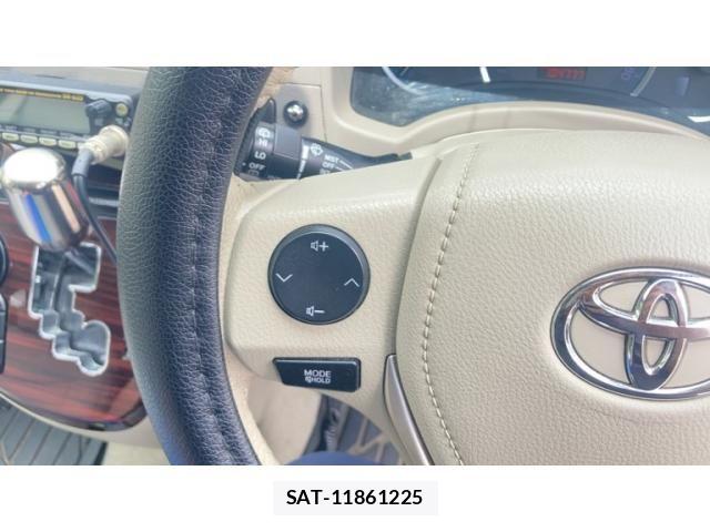 Toyota ISIS 2013-10 7500990-20