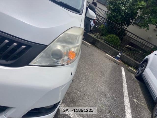 Toyota ISIS 2013-10 7500990-2
