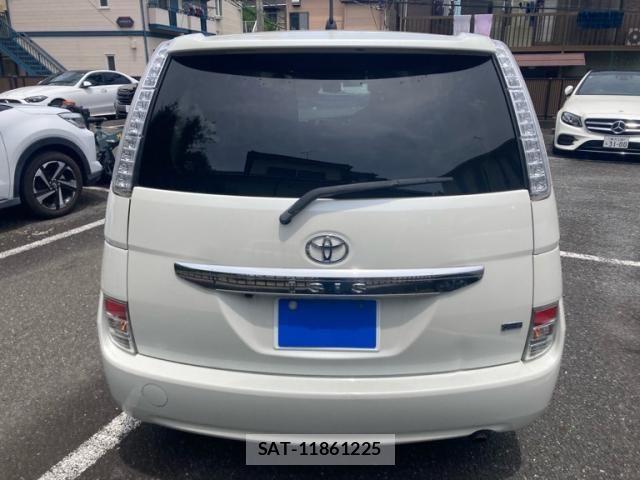 Toyota ISIS 2013-10 7500990-5