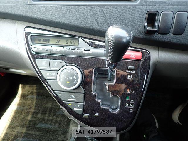 Toyota ISIS 2005-02 7500991-12