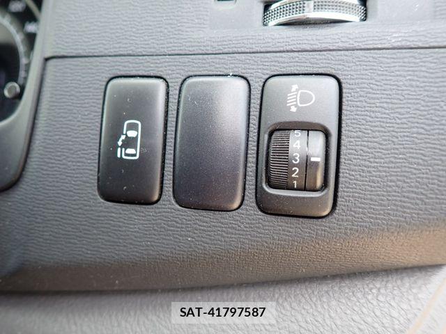 Toyota ISIS 2005-02 7500991-14