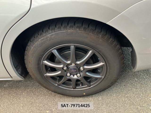 Toyota ISIS 2014-02 7562261-8