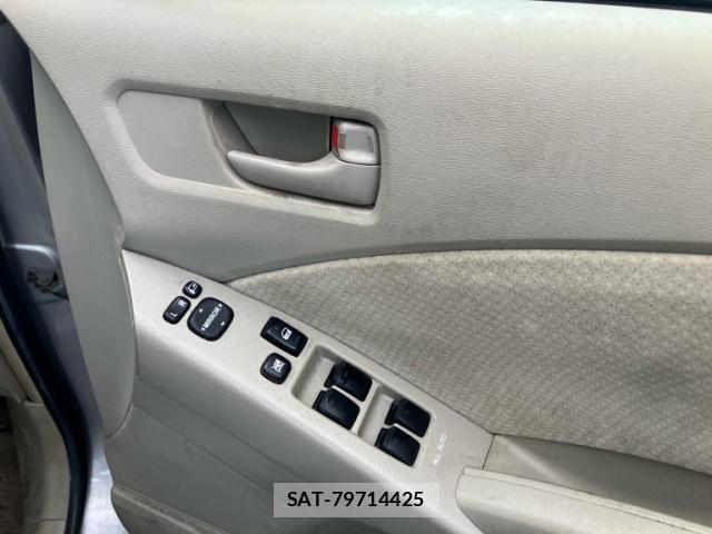 Toyota ISIS 2014-02 7562261-13