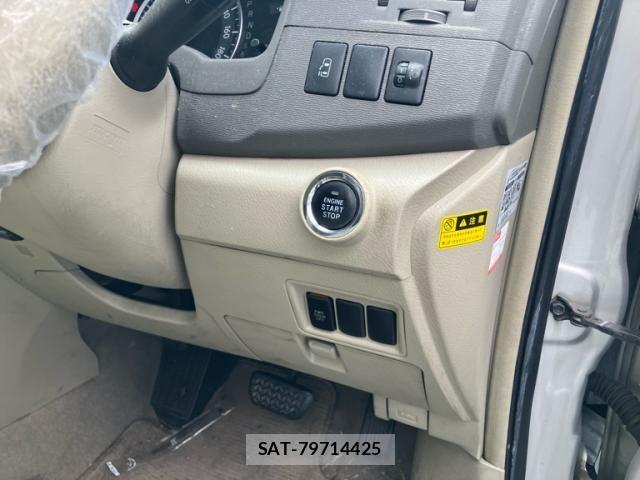 Toyota ISIS 2014-02 7562261-14