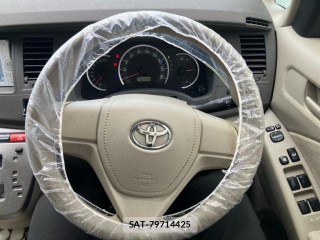 Toyota ISIS 2014-02 7562261-15
