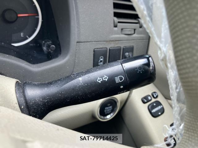 Toyota ISIS 2014-02 7562261-16