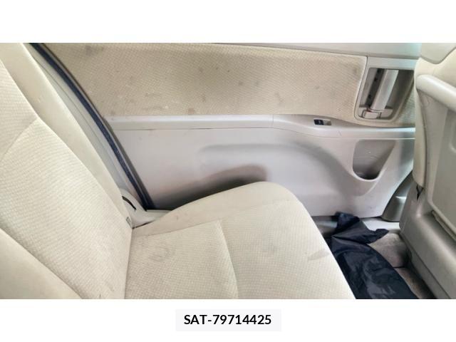 Toyota ISIS 2014-02 7562261-25