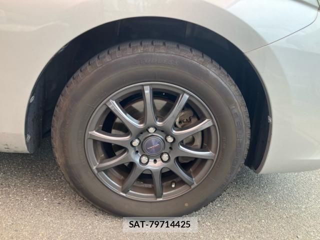 Toyota ISIS 2014-02 7562261-2