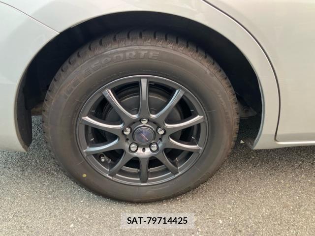 Toyota ISIS 2014-02 7562261-3