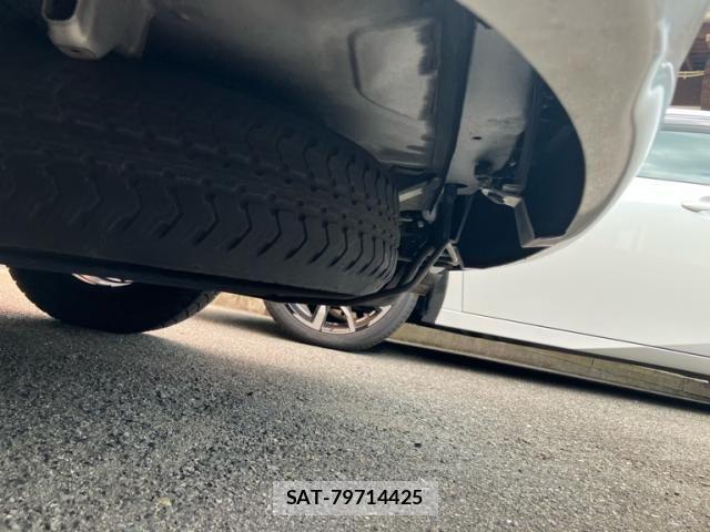 Toyota ISIS 2014-02 7562261-6