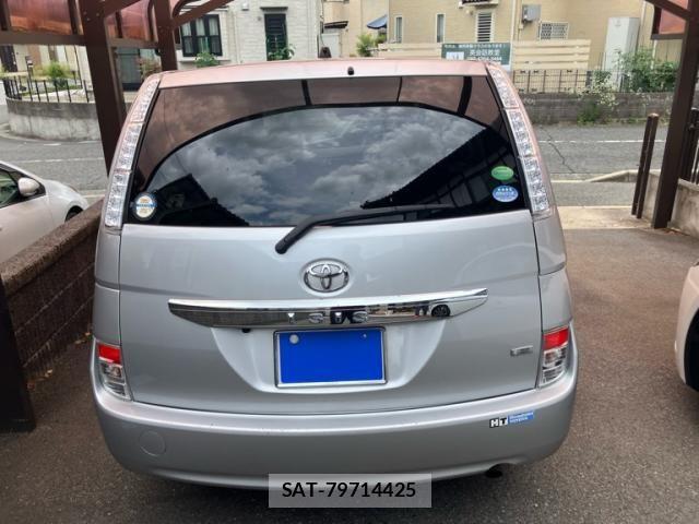 Toyota ISIS 2014-02 7562261-7